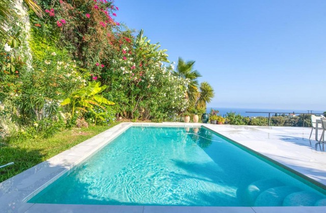 Wonderful and quiet villa with large garden and pool in Nice - Welkeys