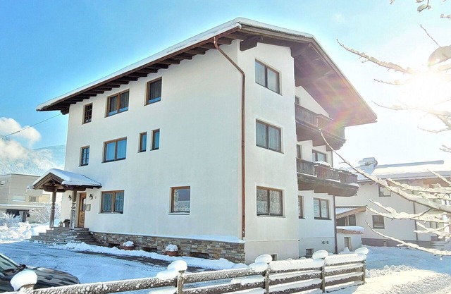 Maravillosa casa de vacaciones privada para 24 personas con WIFI, TV, balcón y aparcamiento