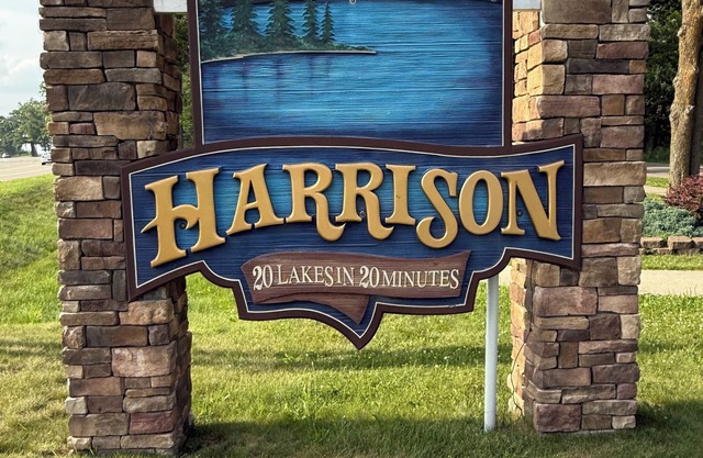 Wonderful cabin with AC in charming Harrison, MI