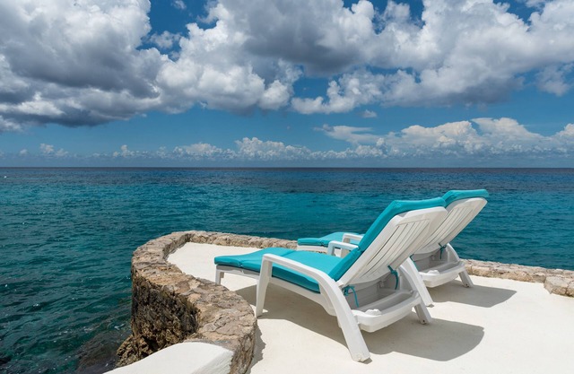 Miramar # 404, condominio moderno de 2 recámaras frente al mar, North Shore, ¡Excelente snorkel!
