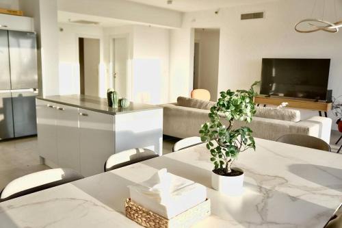 Wonderful Flat - Seaview Apartment 4BDR