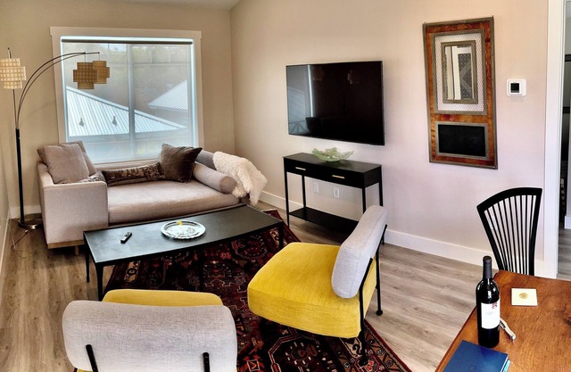 Wonderful Guest Quarters in downtown Sarasota!