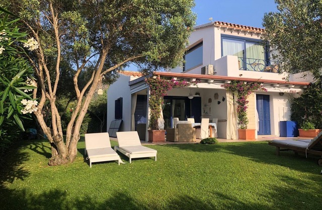 Maravillosa villa en primera fila con jardín