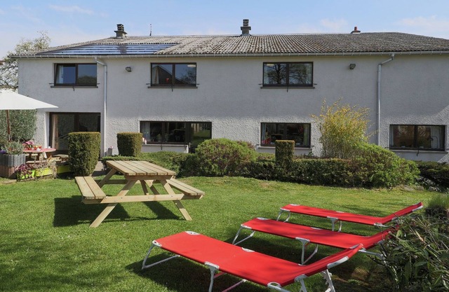 Acogedora casa de vacaciones en Montleban con sauna