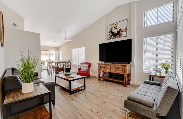 Wonderful home near the strip and airport
