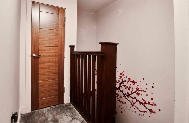 Wonderful House in Manchester Sleeps 8