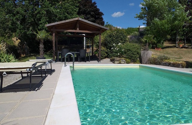 Casa de vacaciones privada con piscina privada, WIFI, TV, terraza, mascotas permitida, aparcamiento