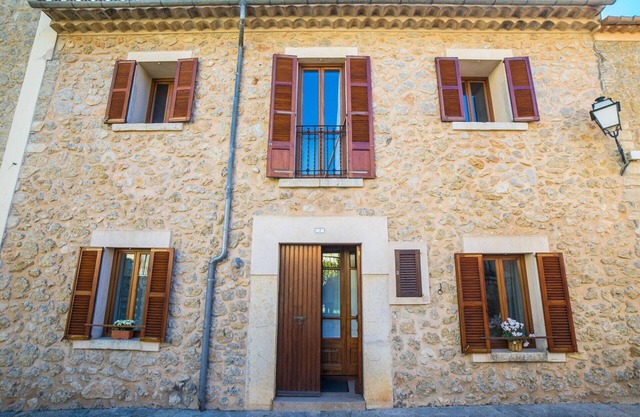 Estupenda casa de vacaciones privada con bañera de hidromasaje, A/C, WIFI, TV, patio y aparcamiento
