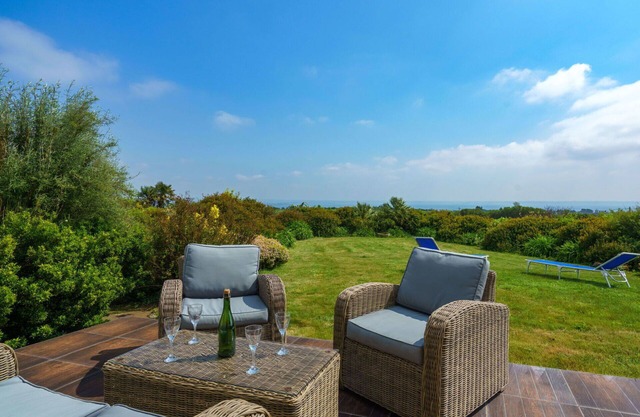 Estupenda casa de vacaciones privada con WIFI, TV, terraza, mascotas permitida y aparcamiento