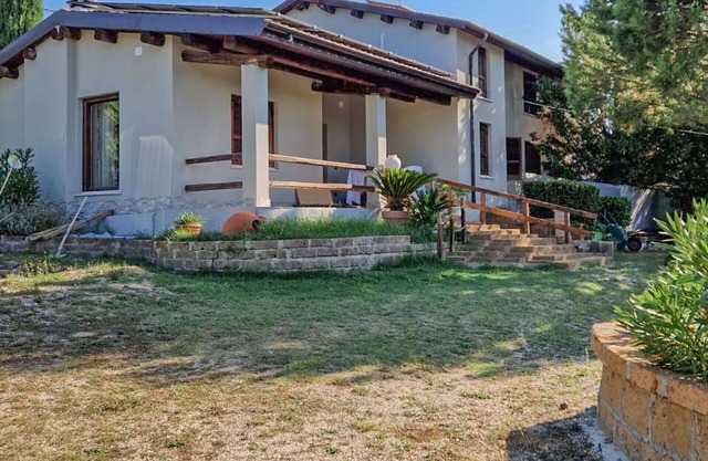 Preciosa casa de vacaciones privada para 6 personas con patio, mascotas permitida y aparcamiento