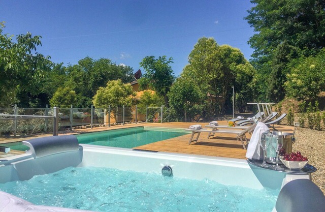 Casa de vacaciones privada con jacuzzi, piscina privada, WIFI, A/C, TV, aparcamiento
