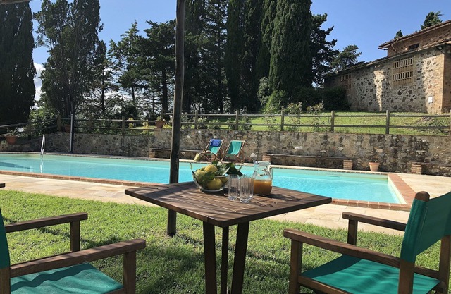 Casa de vacaciones privada con piscina privada, WIFI, TV, patio, vista panorámica, aparcamiento