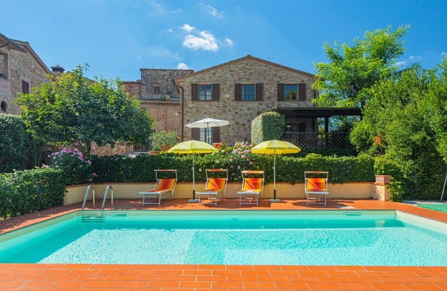 Wonderful private villa for 10 guests with private pool, WIFI, TV, terrace and parking