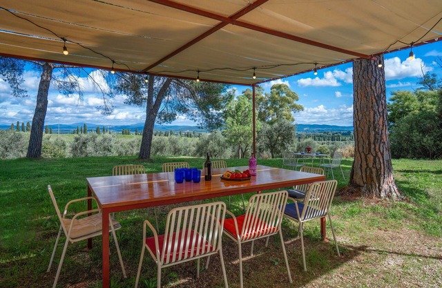 Estupenda casa de vacaciones privada para 11 personas con A/C, WIFI, TV, patio y aparcamiento