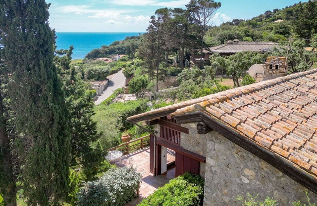 Estupenda casa de vacaciones privada con A/C, WIFI, TV, patio, mascotas permitida y aparcamiento