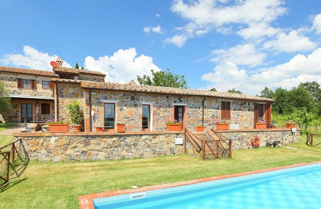 Casa de vacaciones privada con WIFI, bañera de hidromasaje, A/C, piscina privada, TV, patio