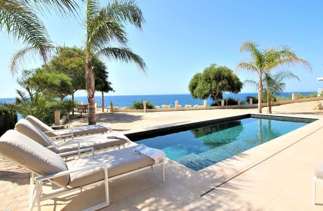 Wonderful private villa for 6 guests with private pool, A/C, WIFI, TV, patio and parking