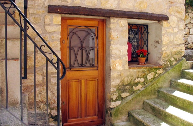 Maravillosa casa de vacaciones privada con WIFI, TV, patio, mascotas permitida y aparcamiento