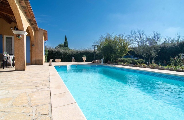 Preciosa casa de vacaciones privada para 4 personas con piscina privada, TV, terraza y aparcamiento