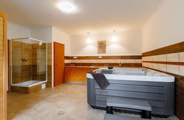 Maravillosa casa de vacaciones privada con piscina privada, jacuzzi, TV, terraza, aparcamiento