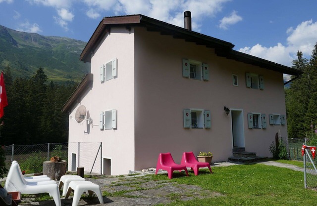 Casa de vacaciones privada con WIFI, TV, patio, mascotas permitida, vista panorámica, aparcamiento