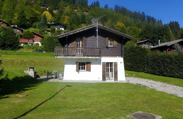 Casa de vacaciones privada con WIFI, TV, patio, mascotas permitida, vista panorámica, aparcamiento