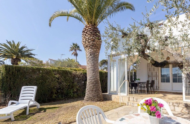Wonderful private villa for 6 people with A/C, hot tub, WIFI, TV and patio
