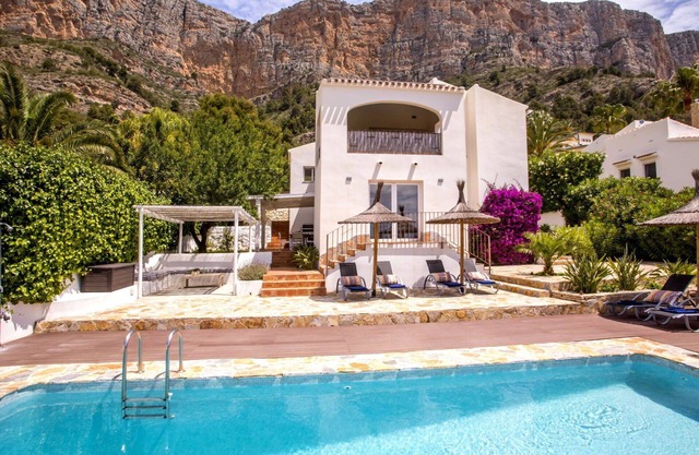 Preciosa casa de vacaciones privada con piscina privada, WIFI, A/C, TV, terraza y aparcamiento