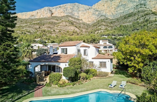 Preciosa casa de vacaciones privada con WIFI, A/C, piscina privada, TV, patio y aparcamiento