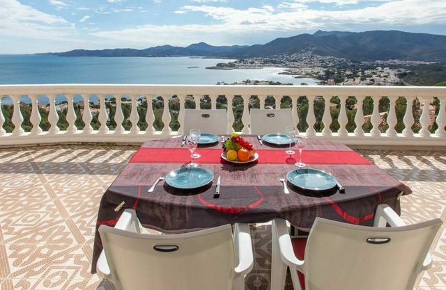 Estupenda casa de vacaciones privada con TV, terraza, vista panorámica y aparcamiento