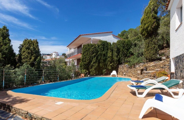 Casa de vacaciones privada con piscina privada, WIFI, TV, terraza, mascotas permitida, aparcamiento