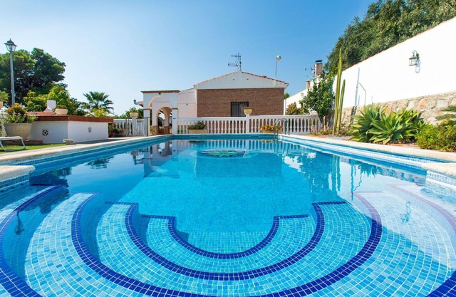 Estupenda casa de vacaciones privada con WIFI, piscina privada, A/C, TV, terraza, aparcamiento