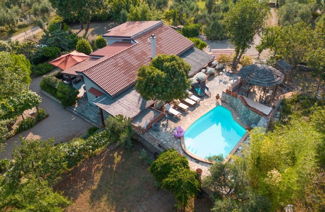 Casa de vacaciones privada con piscina privada, WIFI, TV, patio, mascotas permitida, aparcamiento