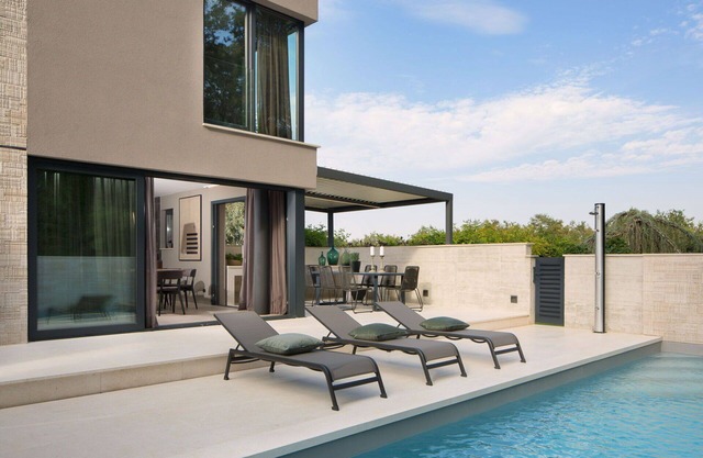 Estupenda casa de vacaciones privada con WIFI, piscina privada, A/C, TV, terraza y aparcamiento