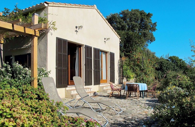 Casa de vacaciones privada con WIFI, TV, patio, mascotas permitida, vista panorámica, aparcamiento