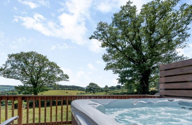 Casa de vacaciones privada con jacuzzi, WIFI, TV, patio, vista panorámica, aparcamiento