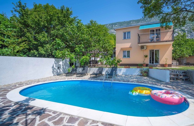 Preciosa casa de vacaciones privada con piscina privada, WIFI, A/C, TV, terraza, aparcamiento