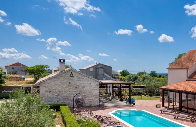 Preciosa casa de vacaciones privada con jacuzzi, A/C, WIFI, piscina privada, TV, patio, aparcamiento