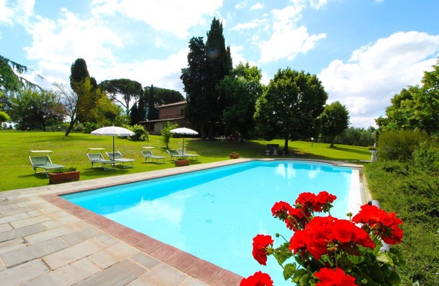 Estupenda casa de vacaciones privada con piscina privada, TV, mascotas permitida y aparcamiento