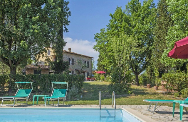 Casa de vacaciones privada con WIFI, piscina privada, TV, terraza, mascotas permitida, aparcamiento