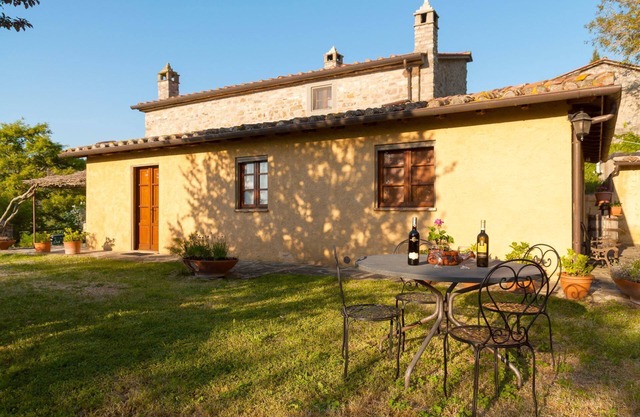 Casa de vacaciones privada con WIFI, piscina privada, TV, veranda, mascotas permitida, aparcamiento