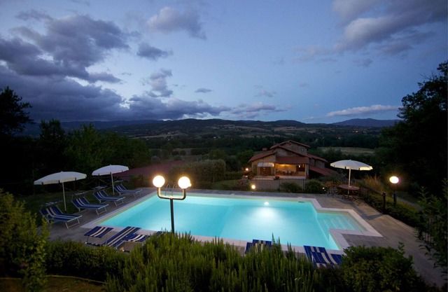 Casa de vacaciones privada con WIFI, piscina privada, TV, terraza, mascotas permitida, aparcamiento