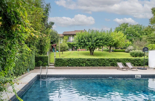 Estupenda casa de vacaciones privada con piscina privada, WIFI, A/C, TV, patio y aparcamiento