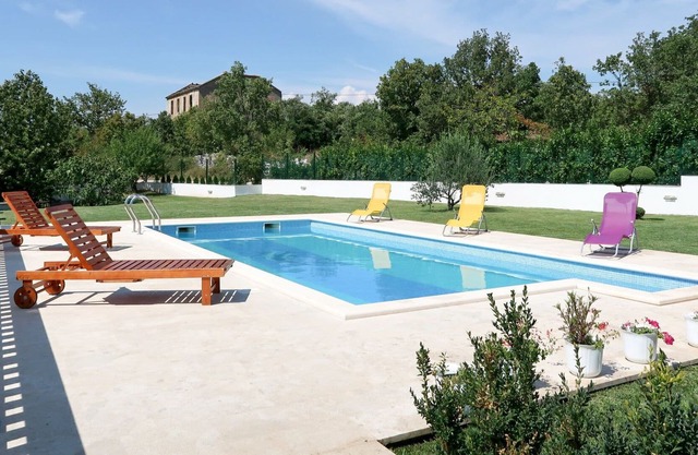 Preciosa casa de vacaciones privada con WIFI, piscina privada, A/C, TV, terraza, aparcamiento