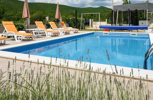 Estupenda casa de vacaciones privada con A/C, piscina privada, WIFI, TV, terraza, aparcamiento