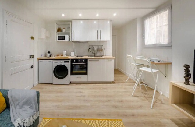 Wonderful renovated apartment near Courbevoie.