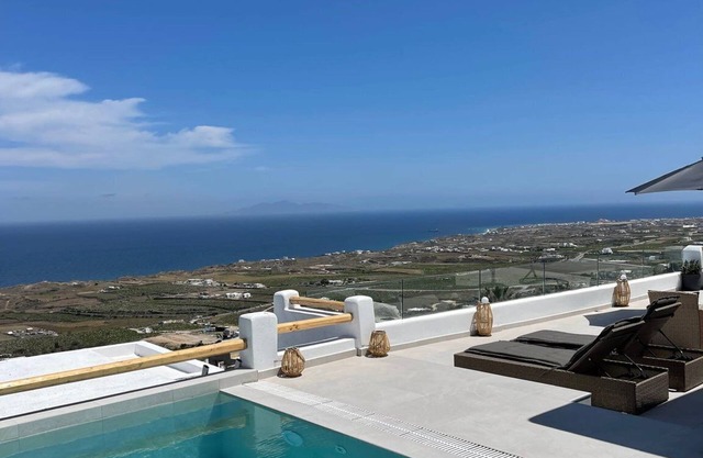 Wonderful Santorini Villa | 2 Bedroom | Dream Villa Tria | Stunning Sea Views & Private Pool | Vourvoulos