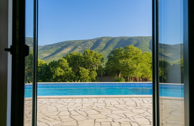 Wonderful small villa in Dalmatian Zagora with pool