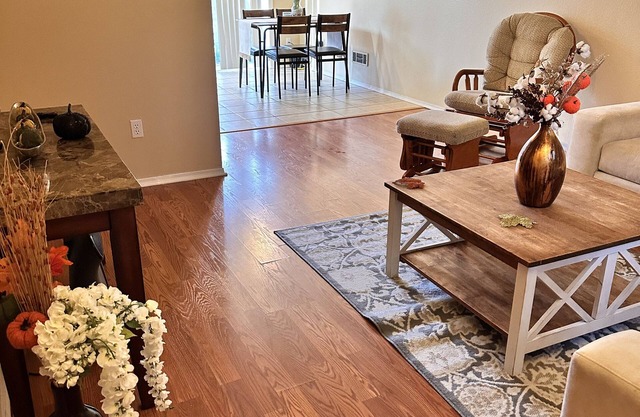 Wonderful townhome with WiFi in vibrant Dallas