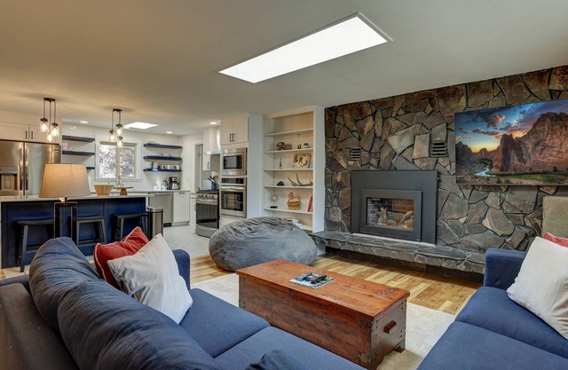 Wonderful Updated Single Level Retreat w/ Backyard Oasis, Pet Friendly, A/C, Hot Tub, Private Patio